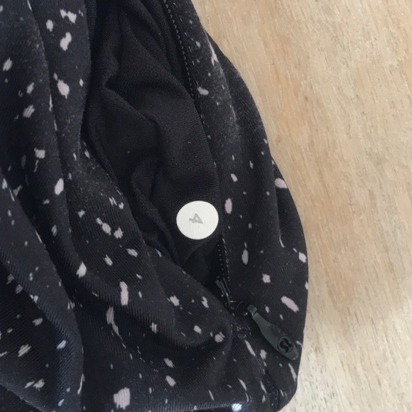 Lululemon harem yoga capris. Size 4 - Picture 4 of 9